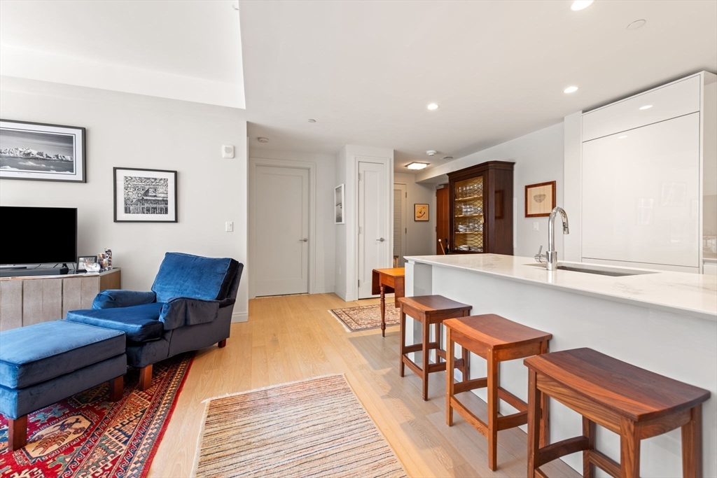 133 Seaport Blvd Suite # 909