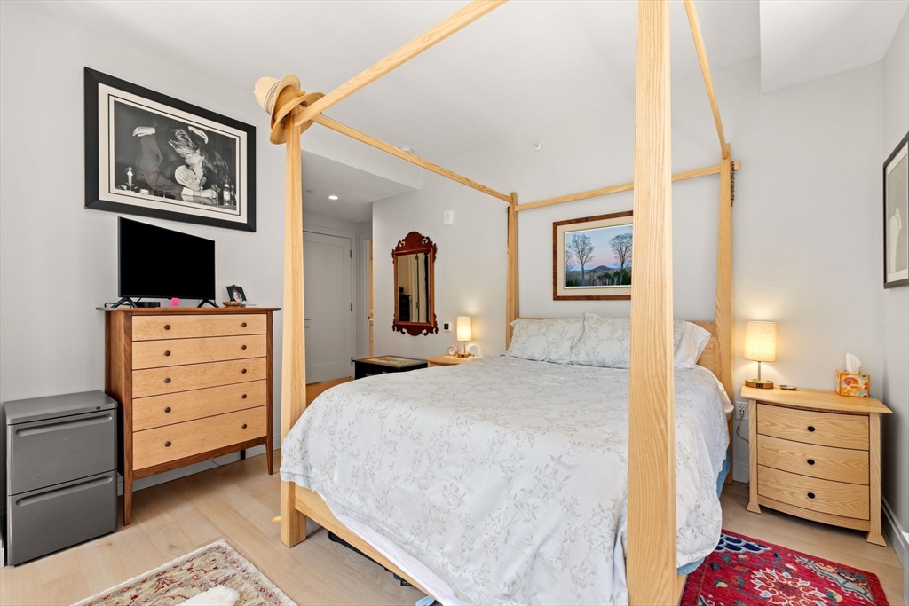 133 Seaport Blvd Suite # 909
