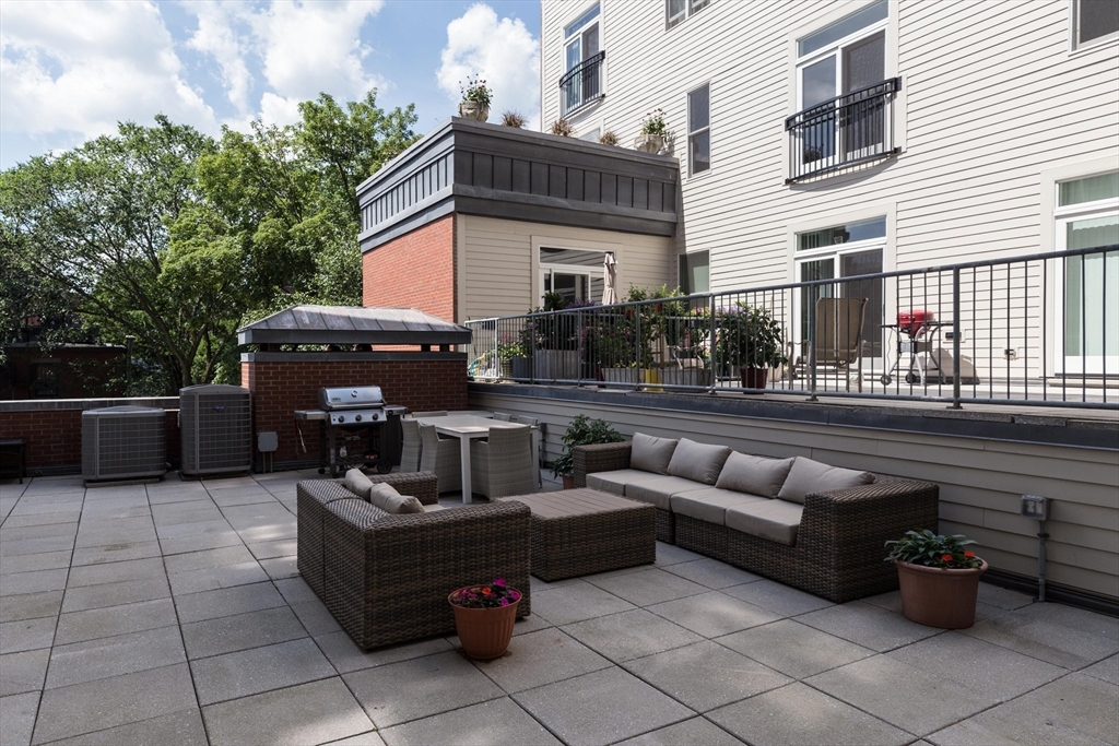 1723 Washington St # 310