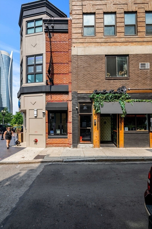 52 Salem St # 2F