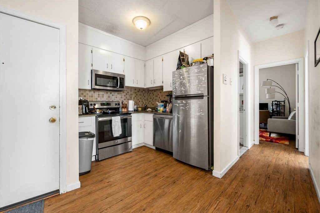 52 Salem St # 2F