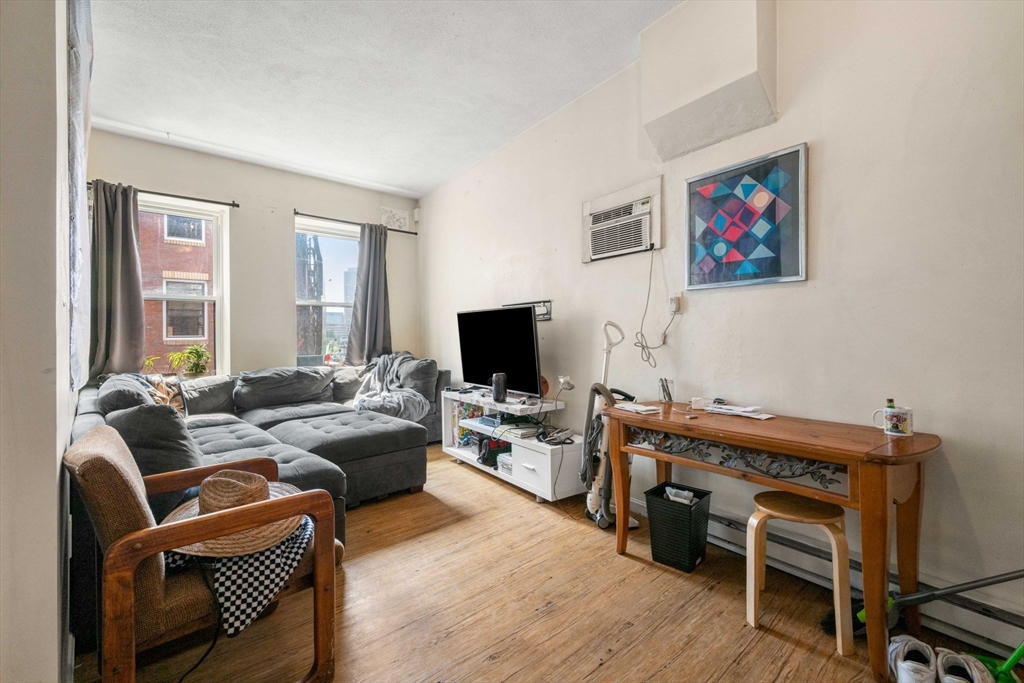 52 Salem St # 2F