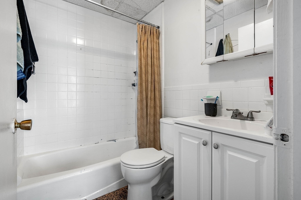 52 Salem St # 2F