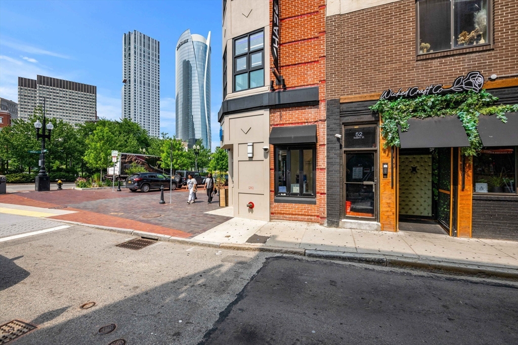 52 Salem St # 2F