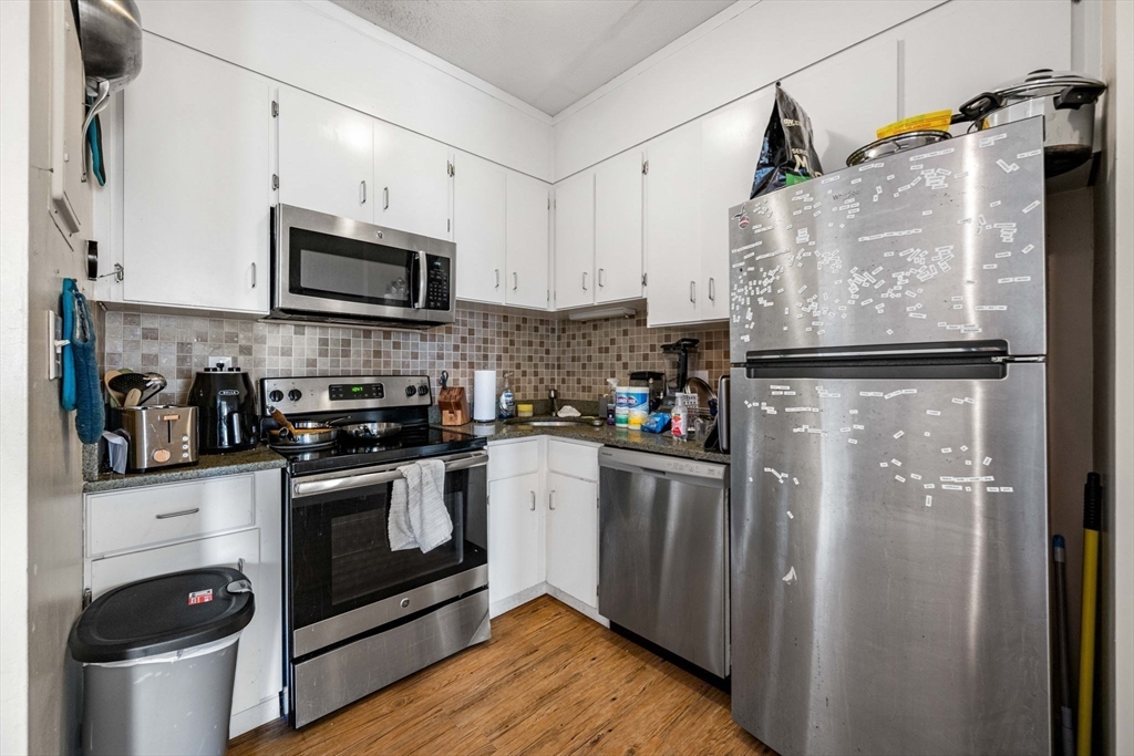 52 Salem St # 2F
