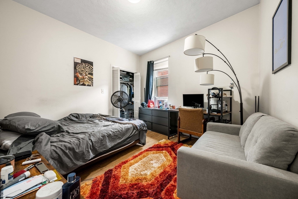 52 Salem St # 2F