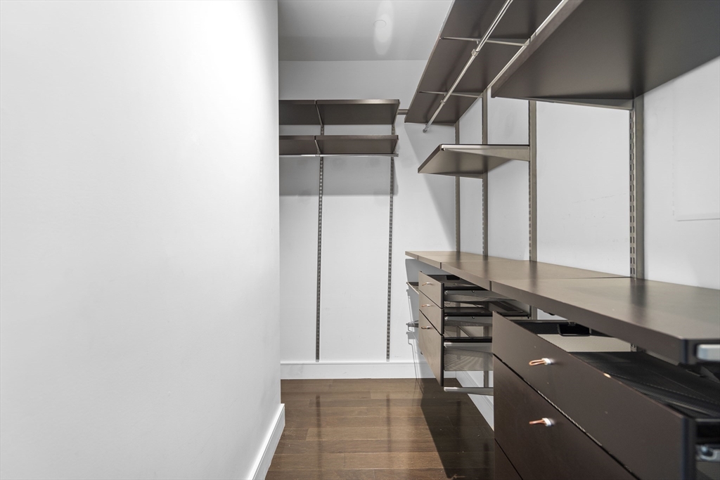 2 W 6th St # 102