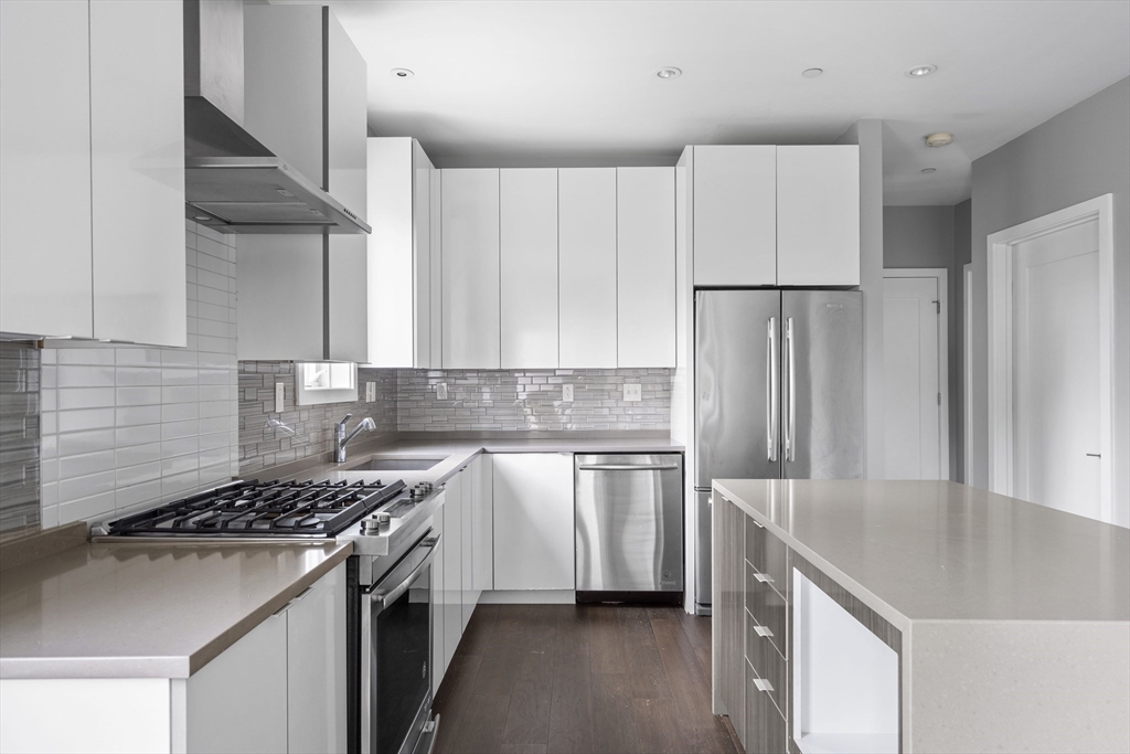 2 W 6th St # 102