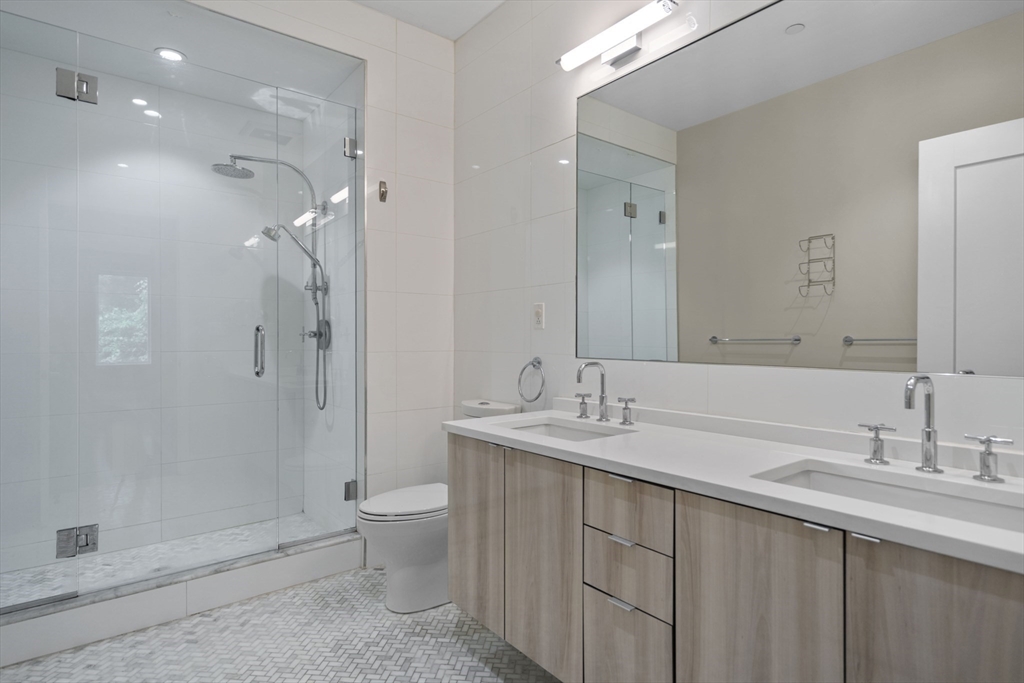 2 W 6th St # 102