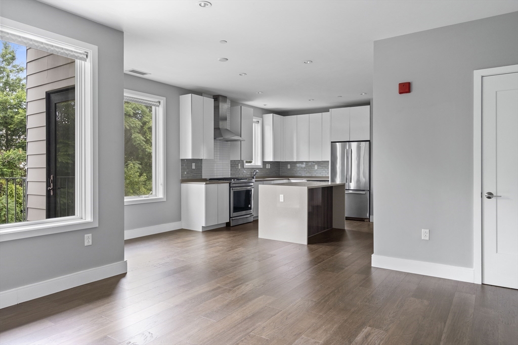2 W 6th St # 102