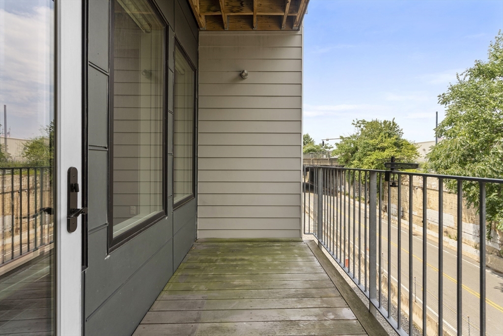 2 W 6th St # 102