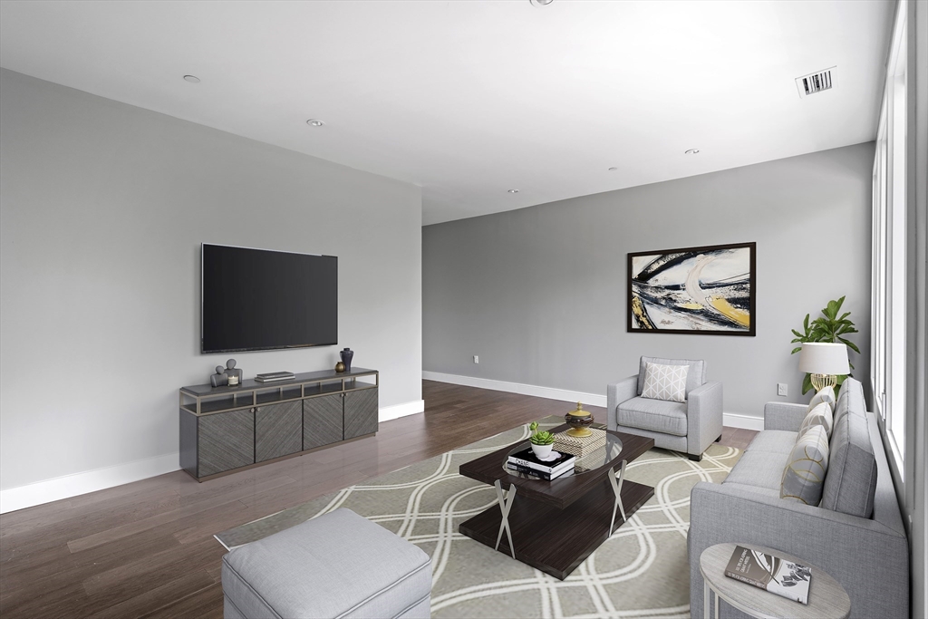 2 W 6th St # 102