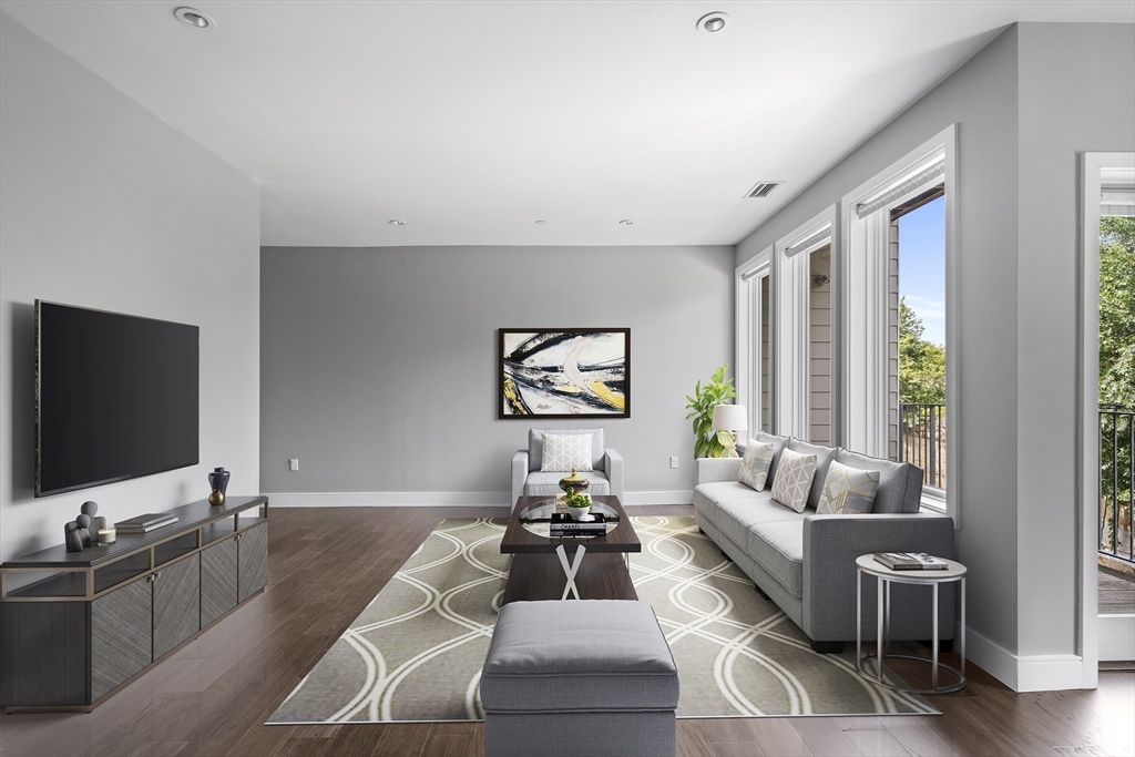 2 W 6th St # 102