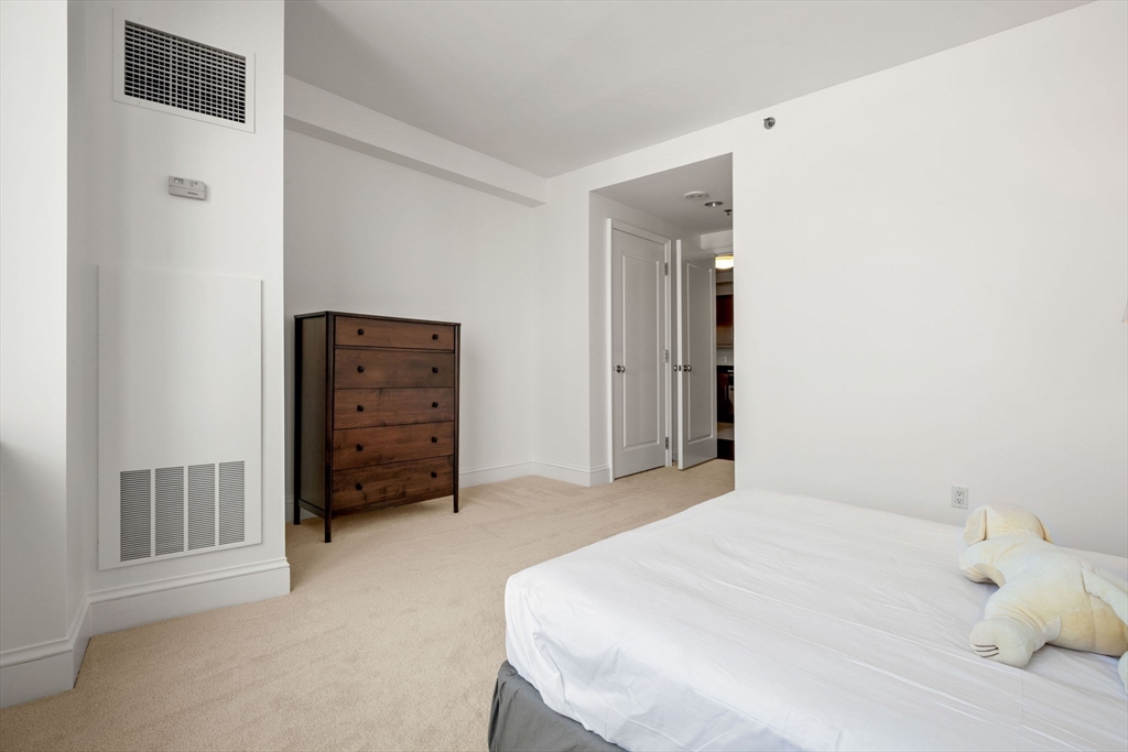 1 Charles Street S # 1112