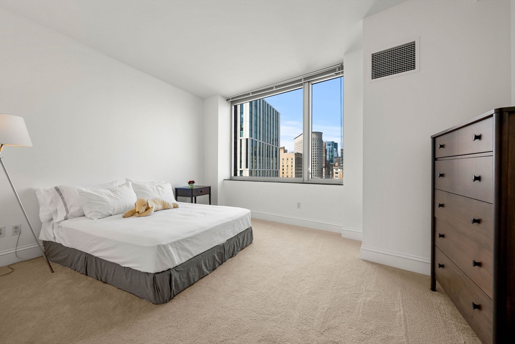 1 Charles Street S # 1112