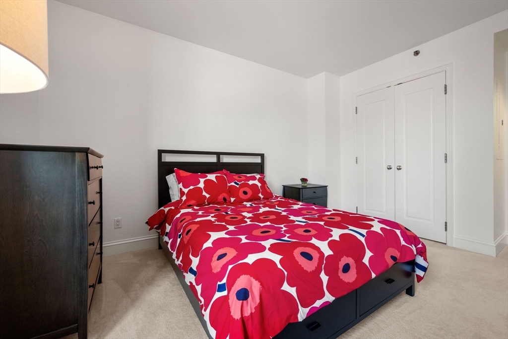 1 Charles Street S # 1112