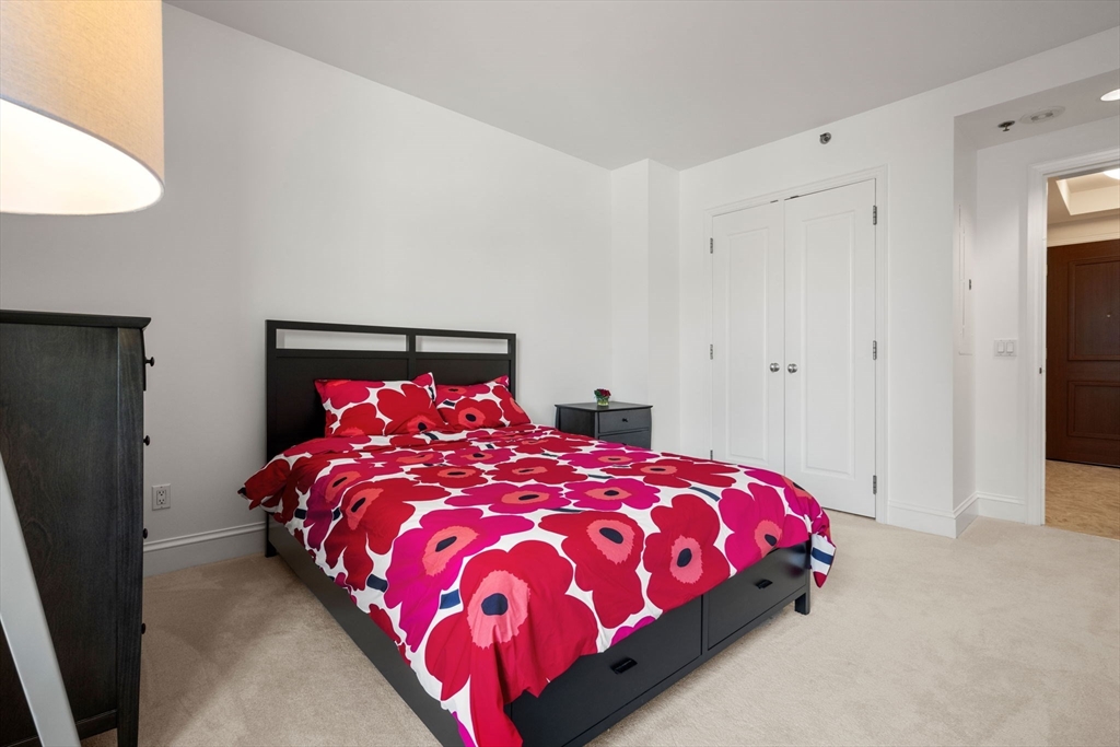 1 Charles Street S # 1112