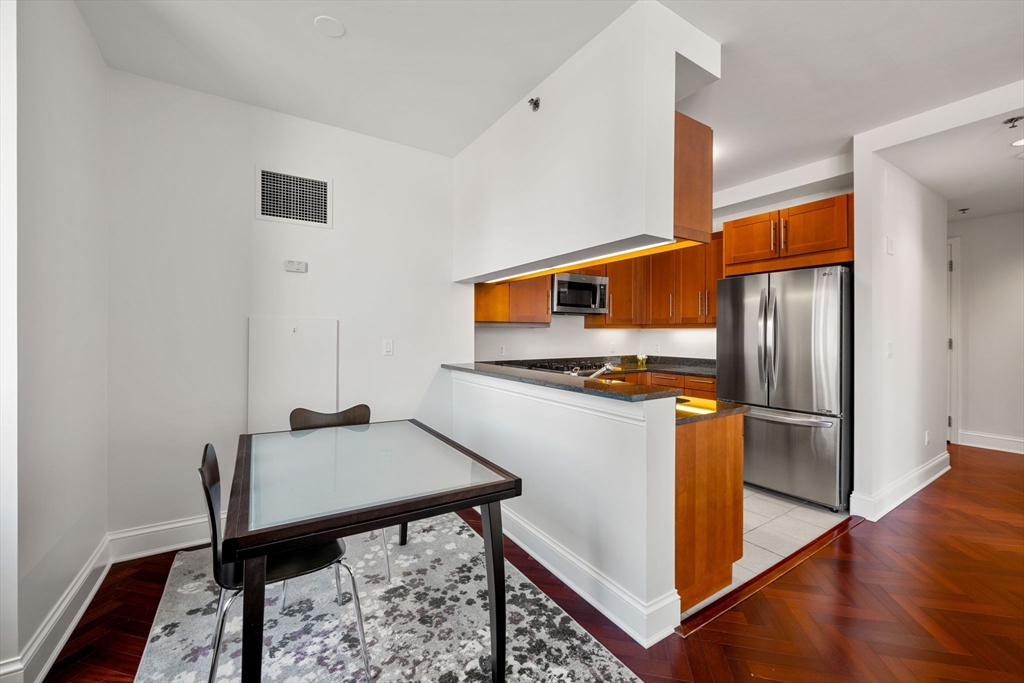 1 Charles Street S # 1112