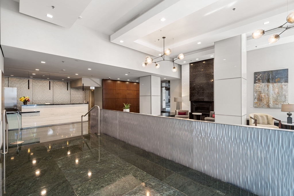 1 Charles Street S # 1112