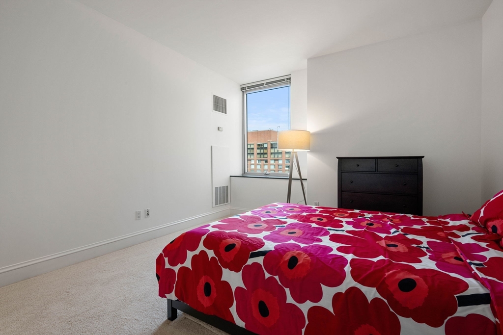 1 Charles Street S # 1112