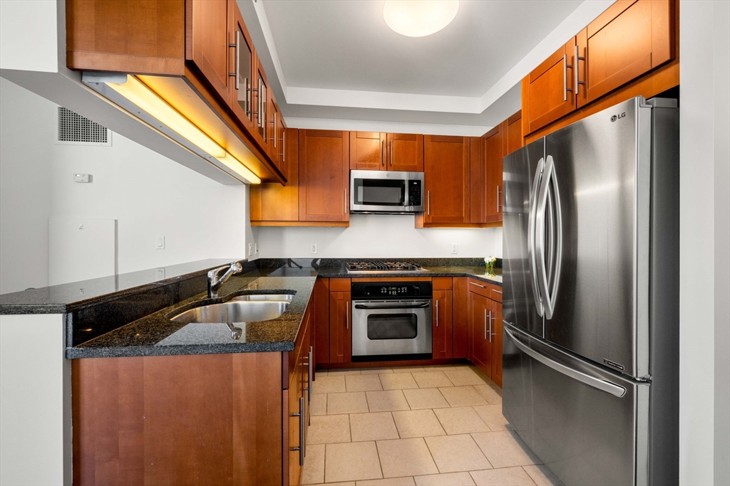 1 Charles Street S # 1112