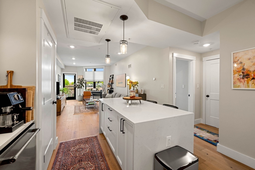 305 Webster Ave # 406