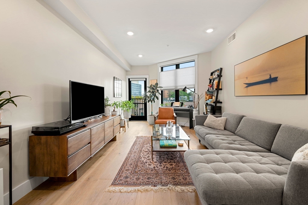 305 Webster Ave # 406
