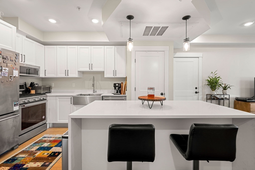 305 Webster Ave # 406
