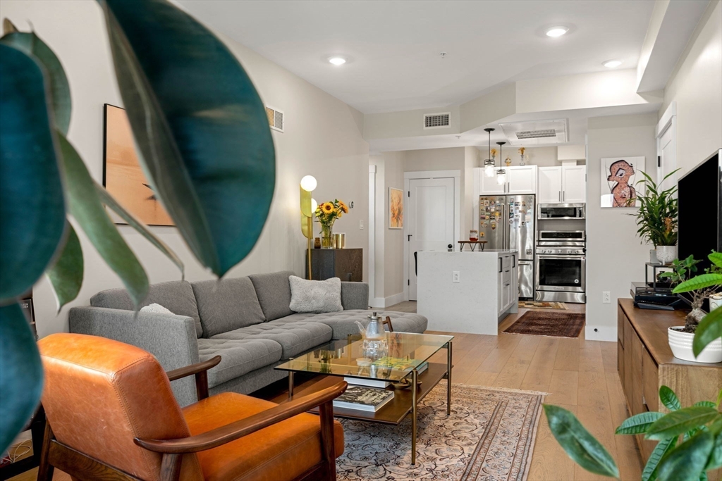 305 Webster Ave # 406