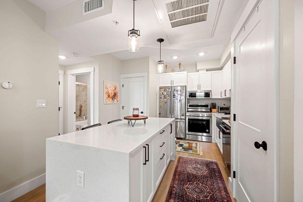 305 Webster Ave # 406