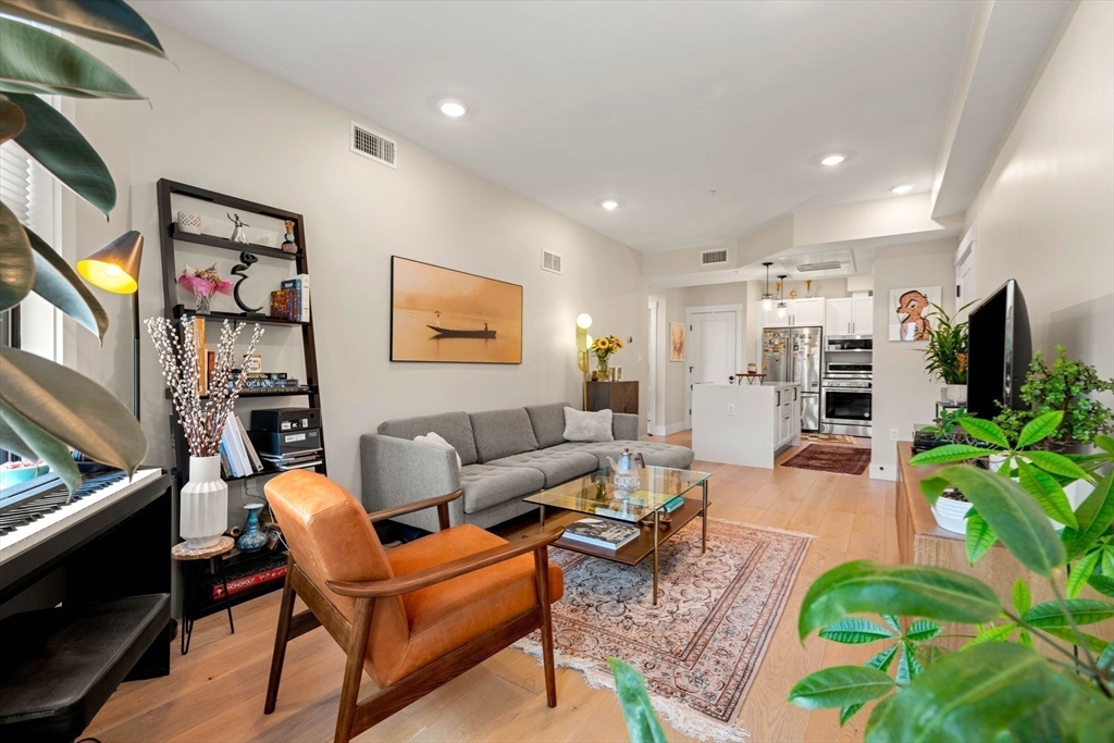 305 Webster Ave # 406