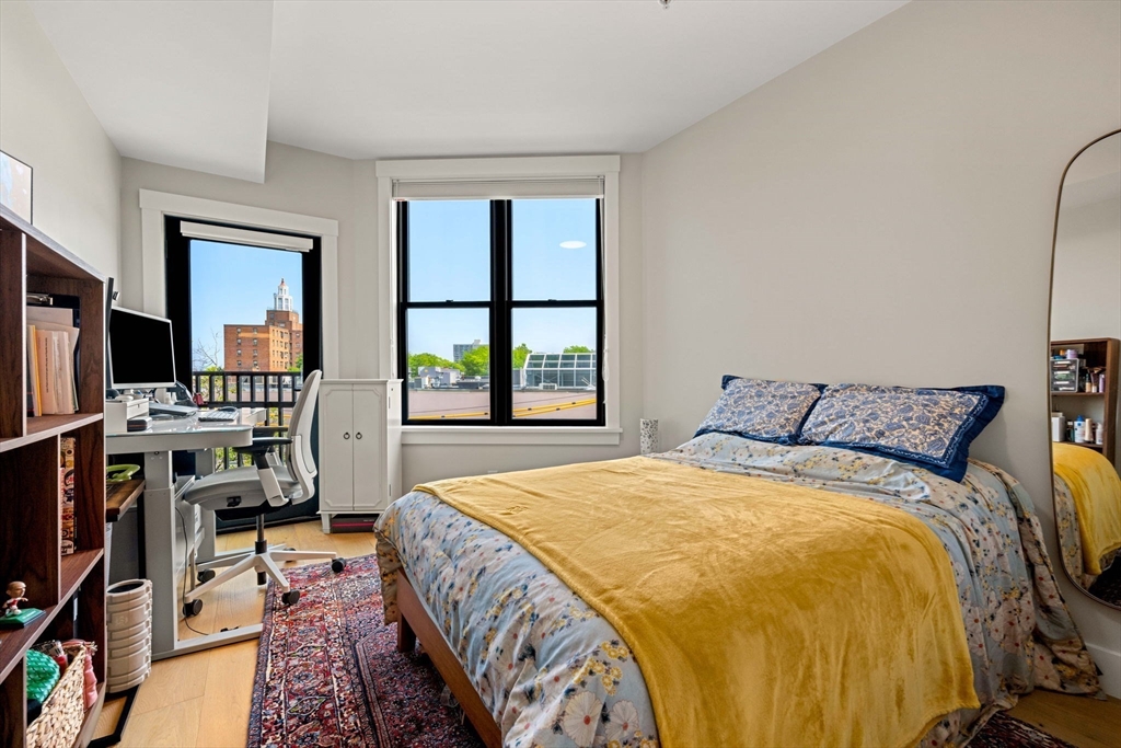 305 Webster Ave # 406