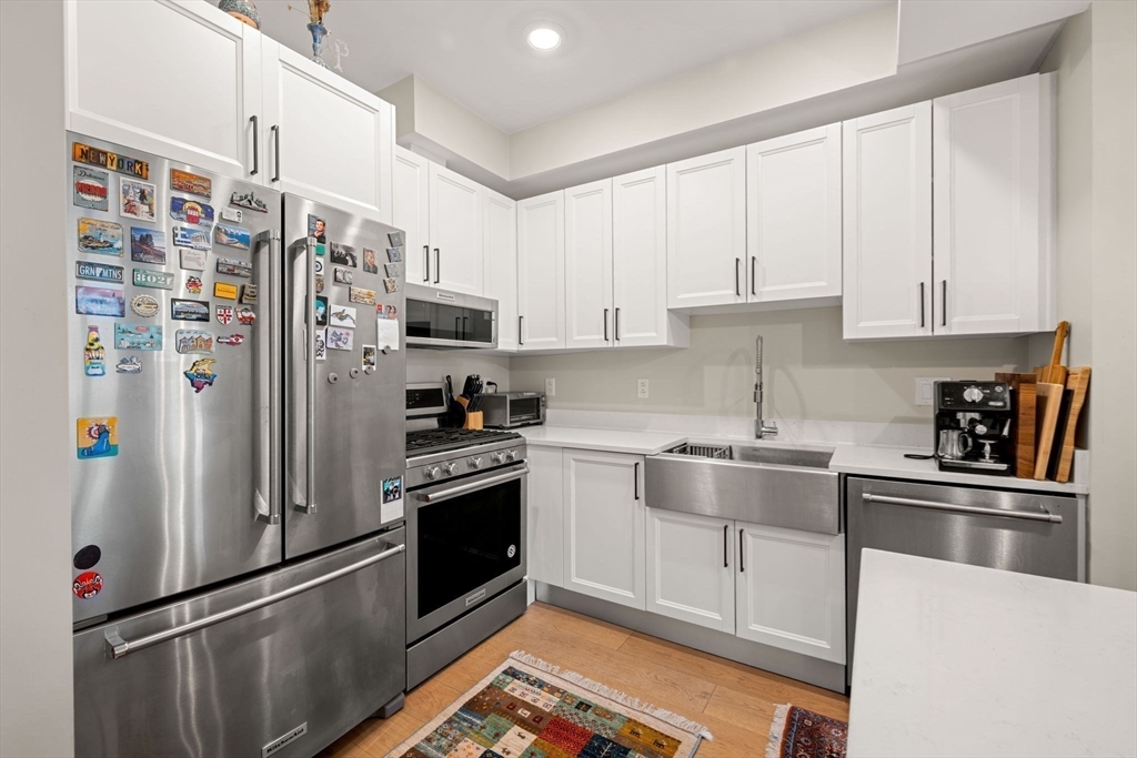 305 Webster Ave # 406