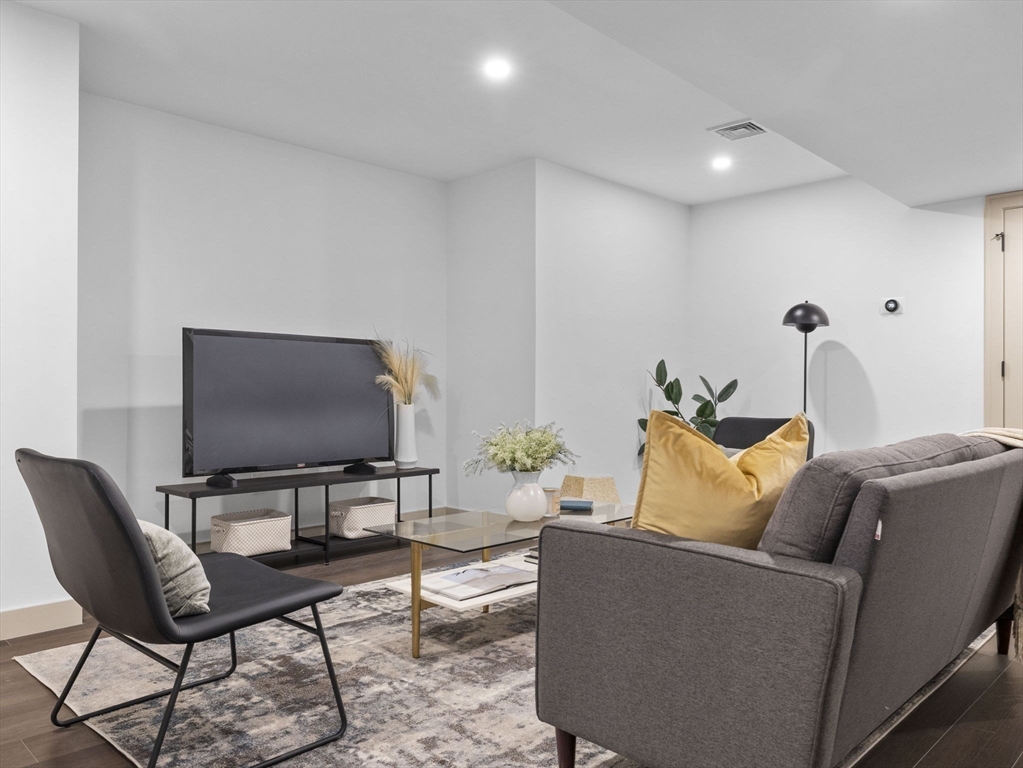28 Winter St # 28