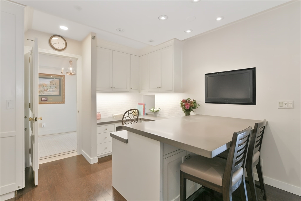 220 Boylston St # 1216