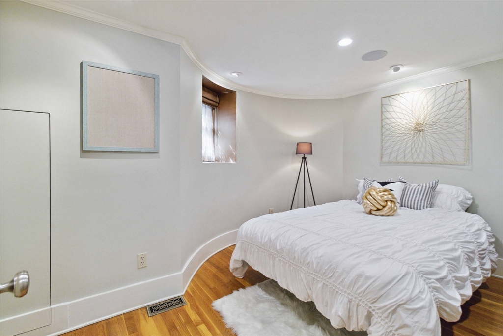 223 W Newton # 1