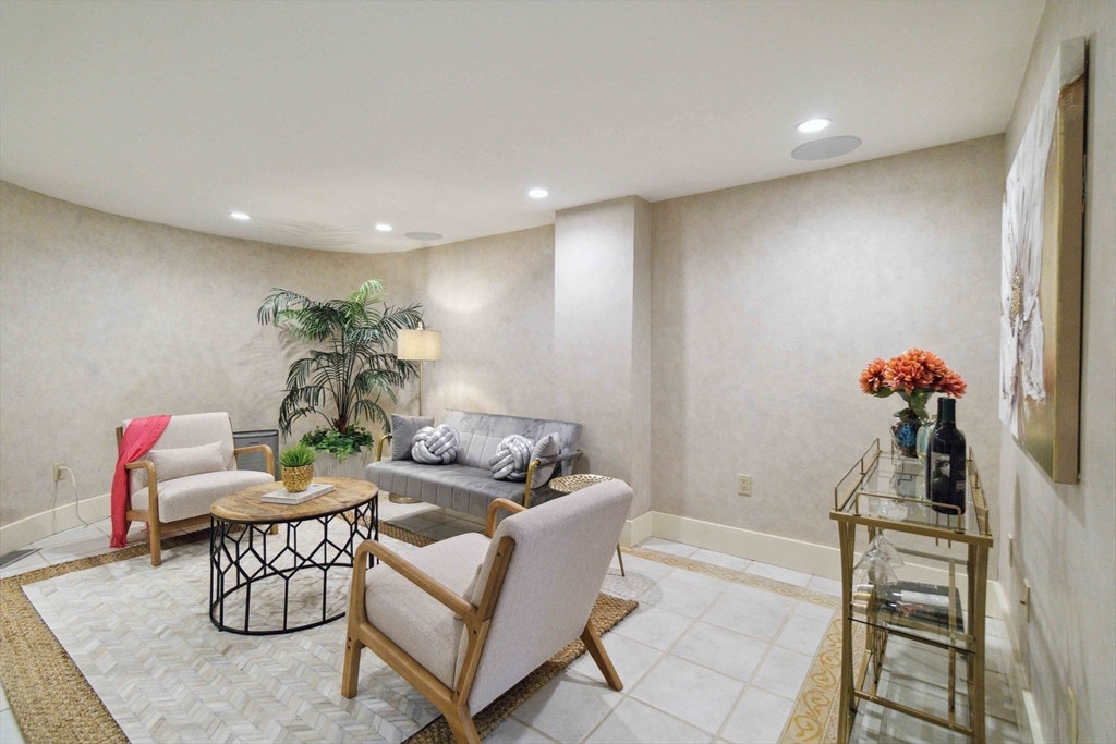 223 W Newton # 1