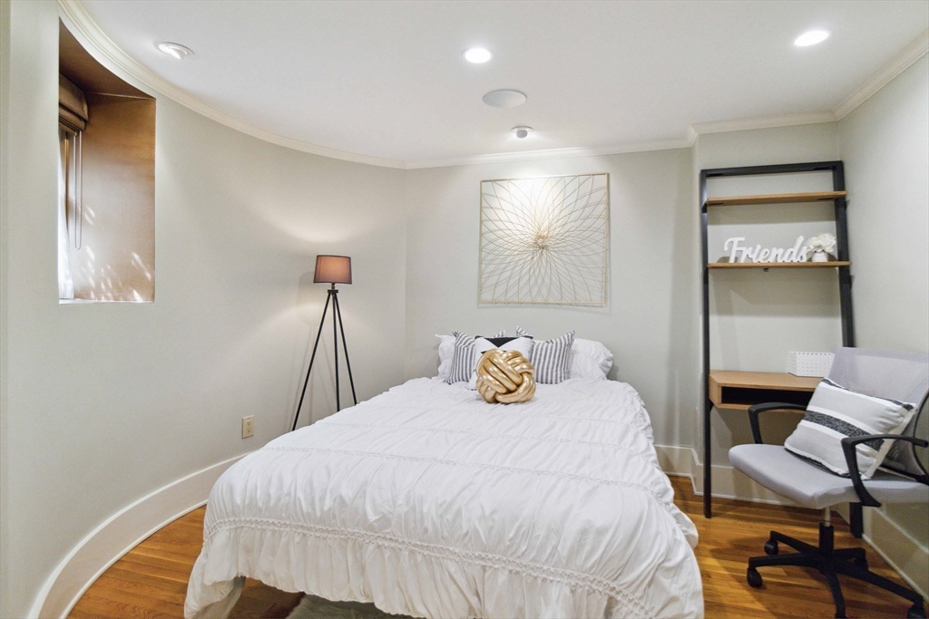 223 W Newton # 1