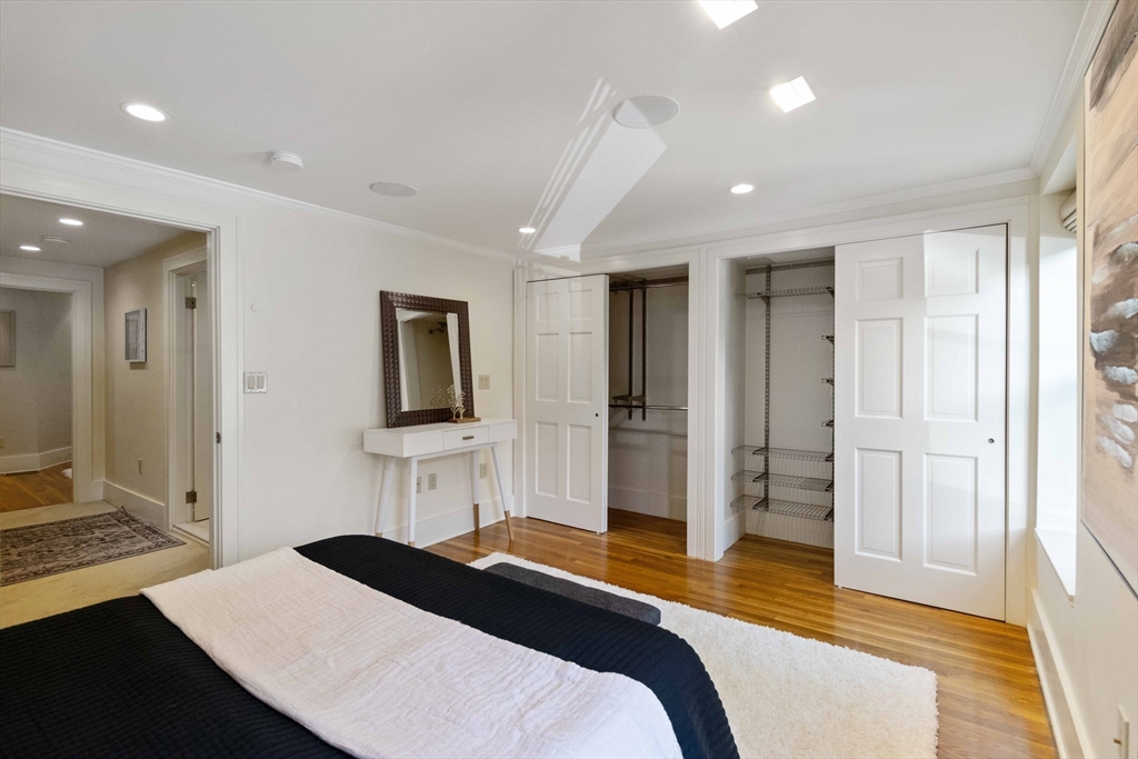 223 W Newton # 1