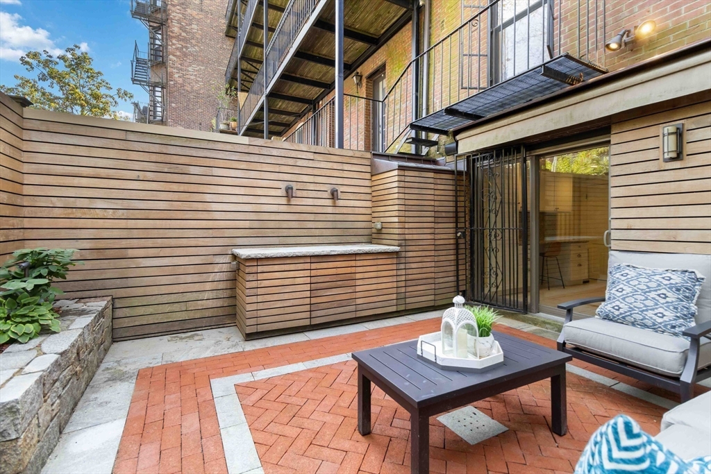 223 W Newton # 1