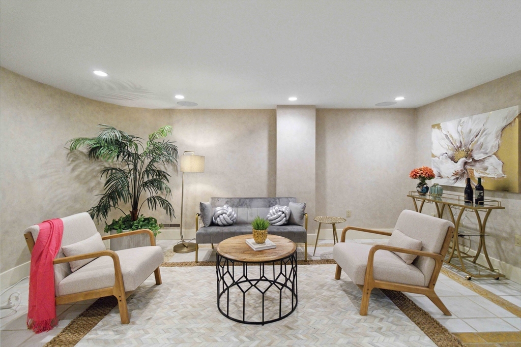 223 W Newton # 1