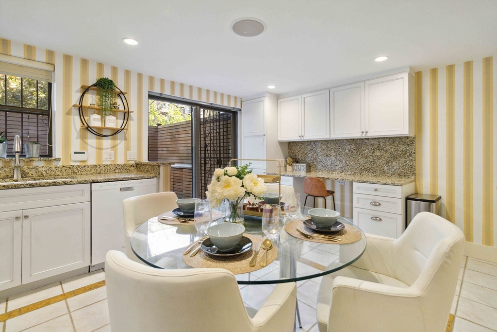 223 W Newton # 1