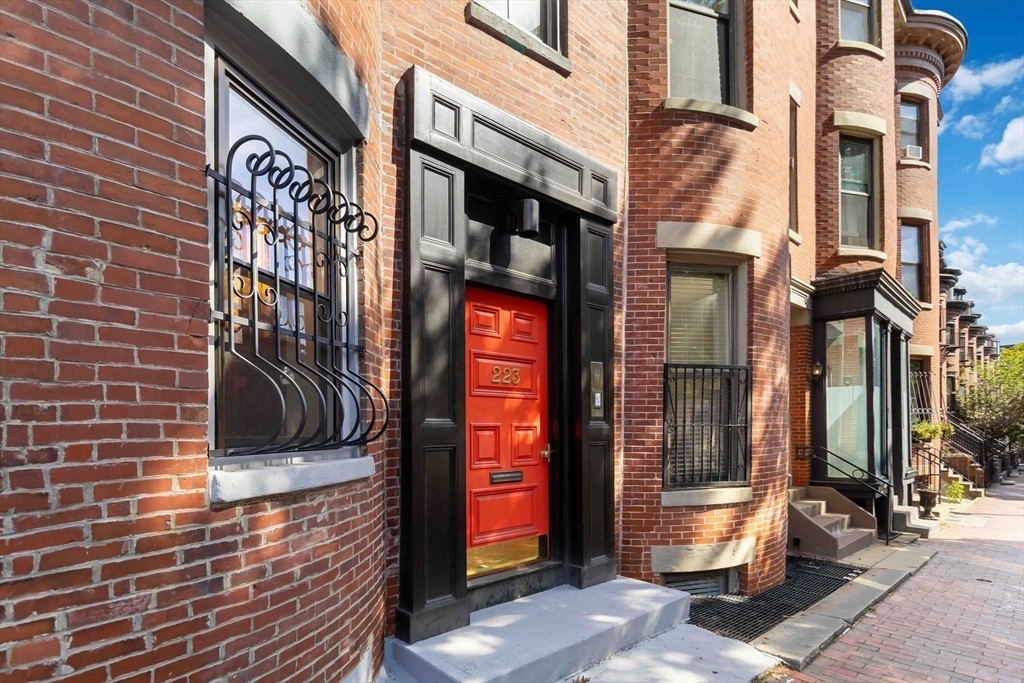 223 W Newton # 1