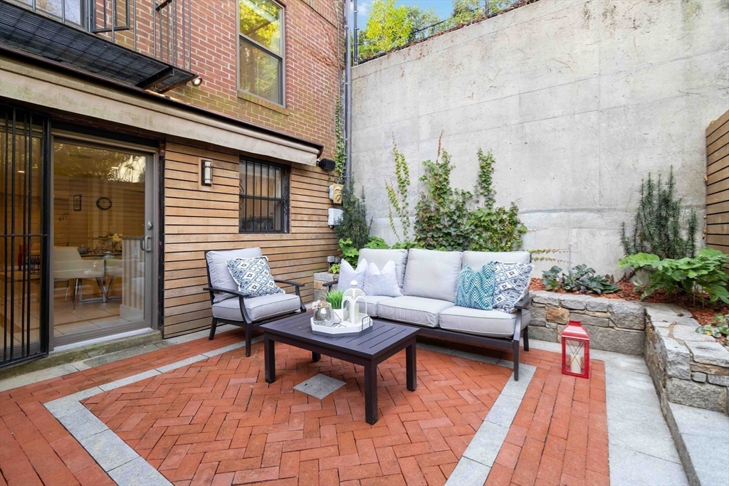 223 W Newton # 1