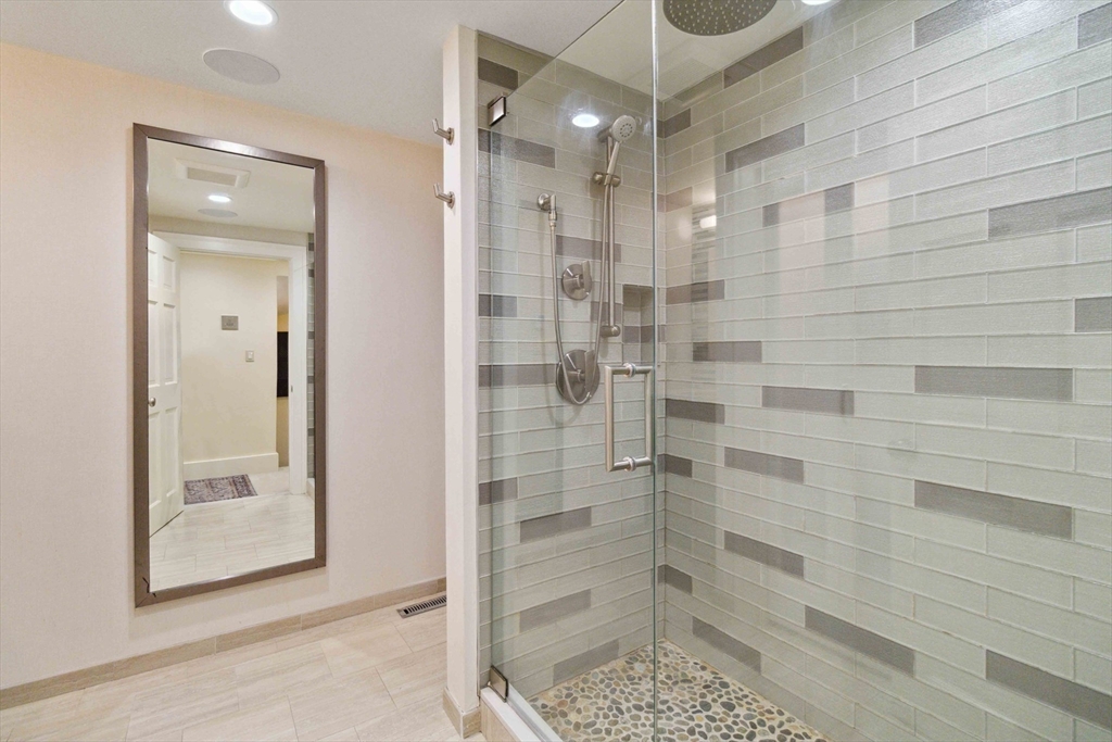 223 W Newton # 1