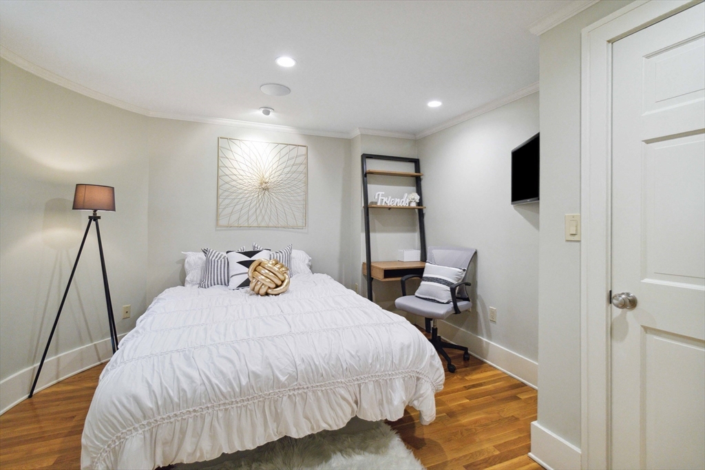 223 W Newton # 1