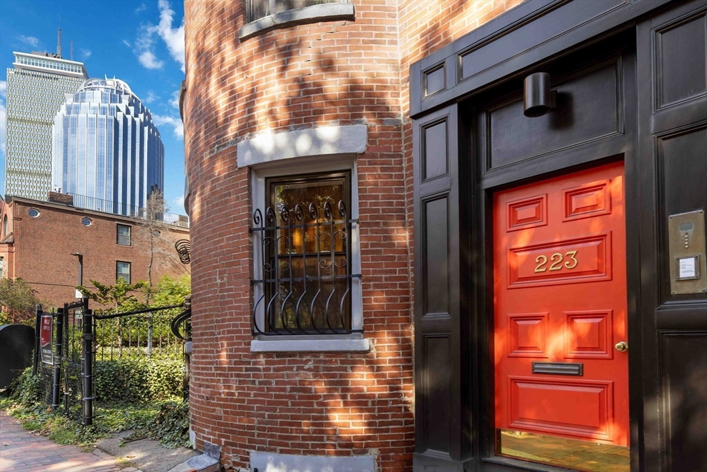 223 W Newton # 1