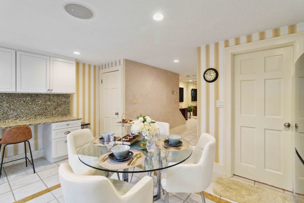 223 W Newton # 1