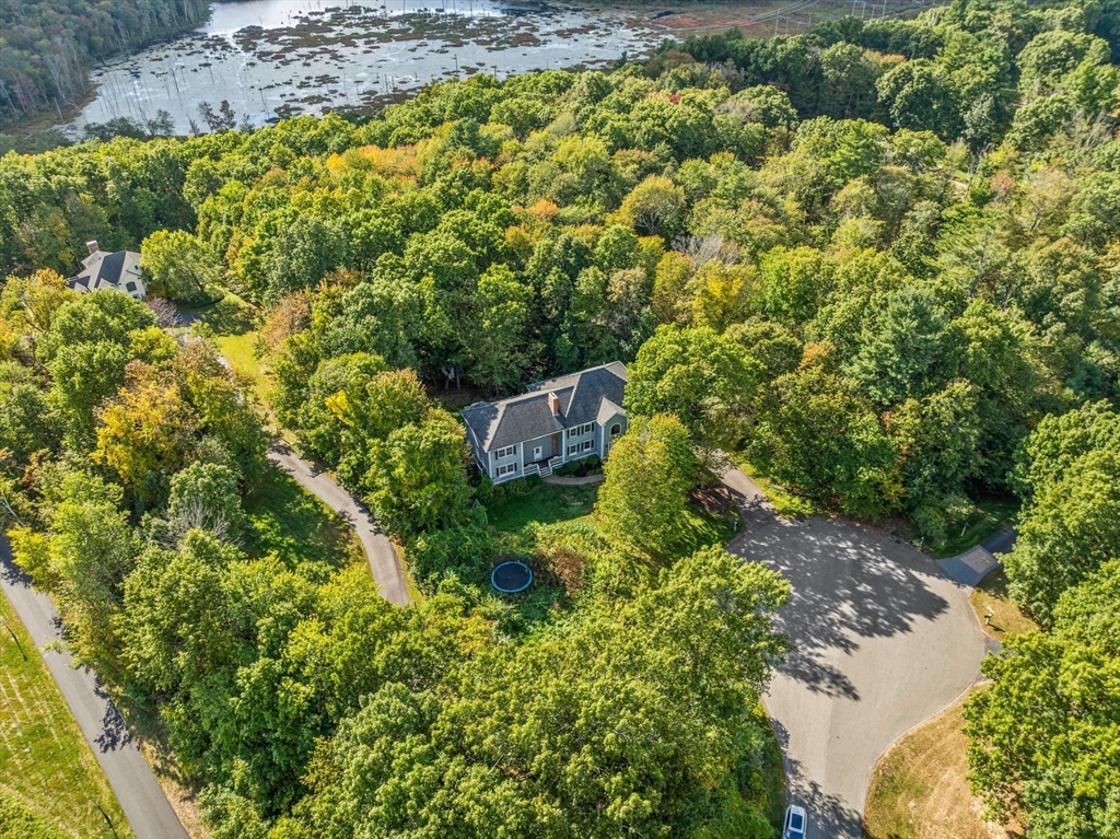 28 Hoveys Pond Dr