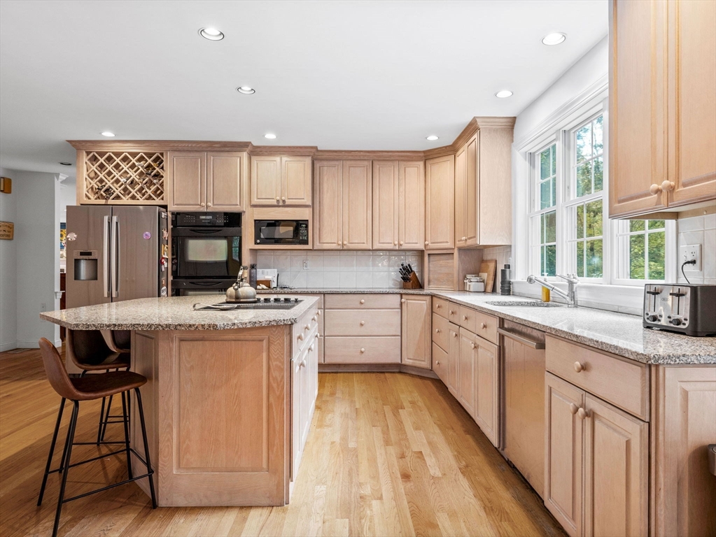 28 Hoveys Pond Dr
